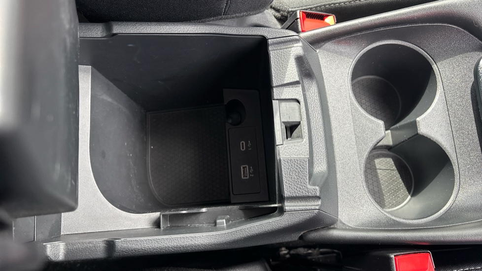 Nissan Qashqai 1.3 DiG-T MH N-Connecta 5dr Petrol Hatchback - Image 45