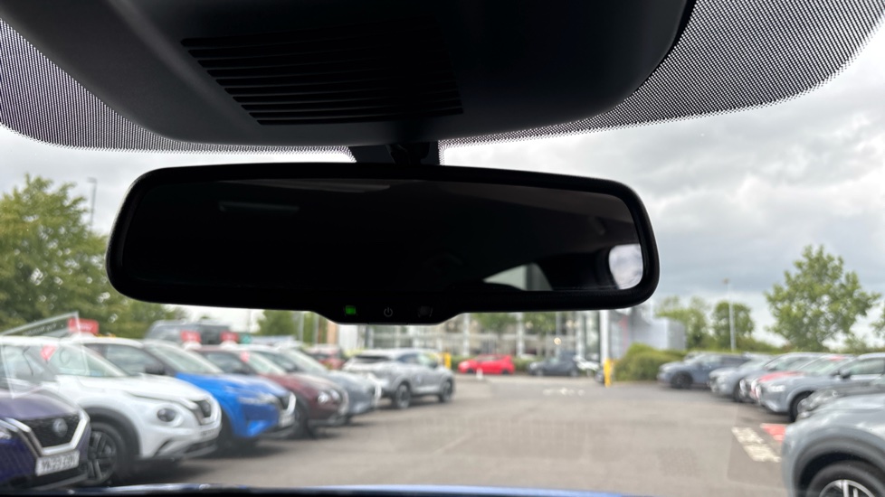 Nissan Qashqai 1.3 DiG-T MH N-Connecta 5dr Petrol Hatchback - Image 46