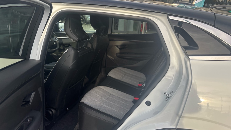 Renault Megane E-Tech EV60 160kW Techno 60kWh Optimum Charge 5dr Auto Electric Hatchback - Image 16