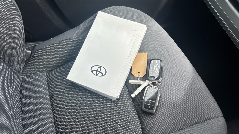 Toyota C-HR 1.8 Hybrid Icon 5dr CVT Hybrid Hatchback - Image 19