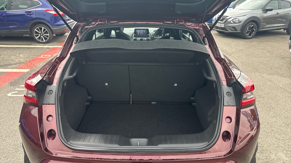 Nissan Juke 1.6 Hybrid Tekna 5dr Auto Hybrid Hatchback - Image 4