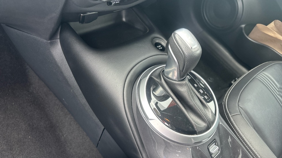 Nissan Juke 1.6 Hybrid Tekna 5dr Auto Hybrid Hatchback - Image 13