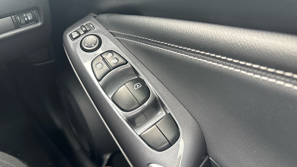 Nissan Juke 1.6 Hybrid Tekna 5dr Auto Hybrid Hatchback - Image 26