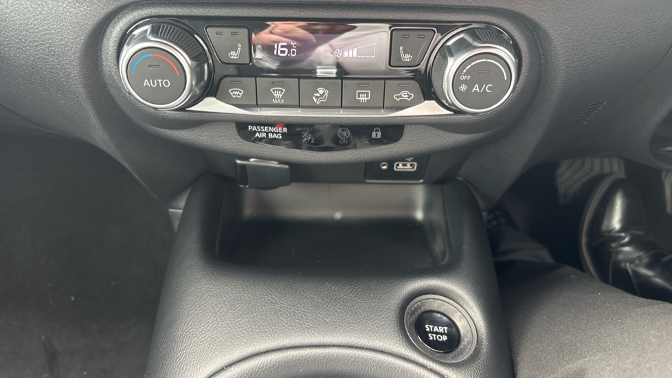 Nissan Juke 1.6 Hybrid Tekna 5dr Auto Hybrid Hatchback - Image 29