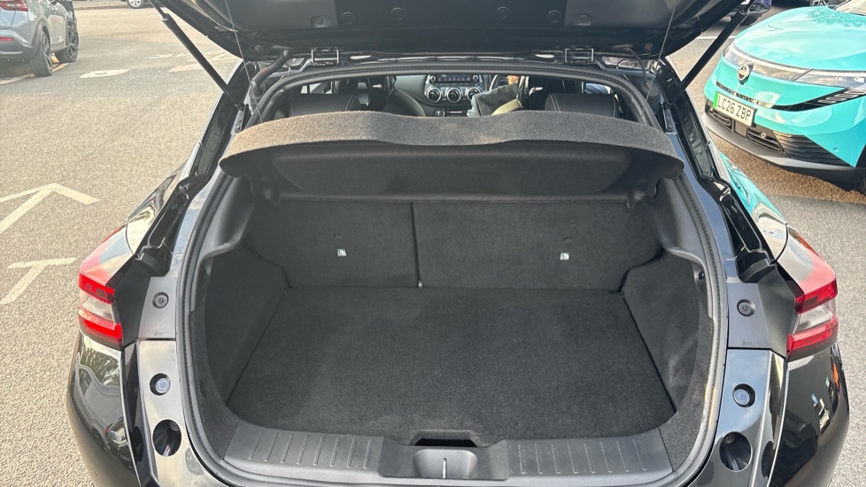 Nissan Juke 1.6 Hybrid Tekna 5dr Auto Hybrid Hatchback - Image 4