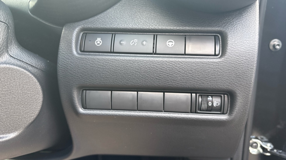 Nissan Juke 1.6 Hybrid Tekna 5dr Auto Hybrid Hatchback - Image 28