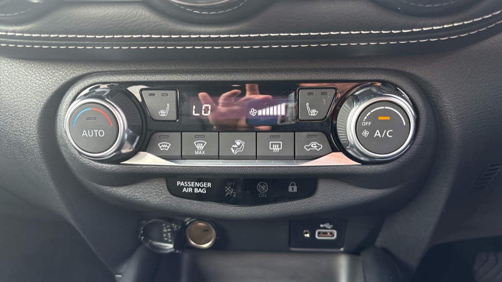 Nissan Juke 1.6 Hybrid Tekna 5dr Auto Hybrid Hatchback - Image 29
