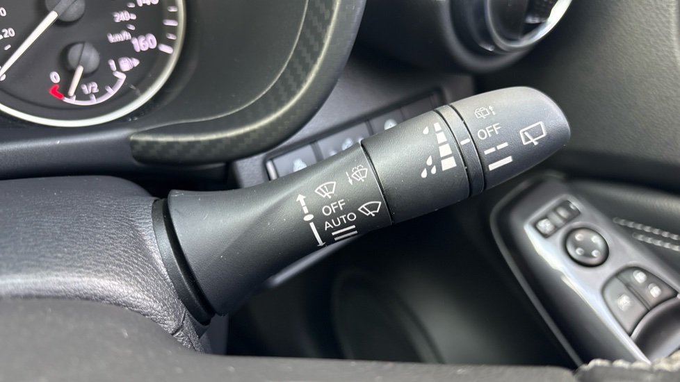 Nissan Juke 1.6 Hybrid Tekna 5dr Auto Hybrid Hatchback - Image 37