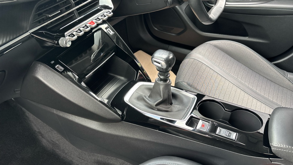 Peugeot 2008 1.2 PureTech Allure Premium 5dr Petrol Estate - Image 13