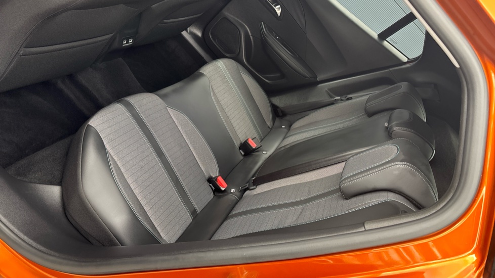 Peugeot 2008 1.2 PureTech Allure Premium 5dr Petrol Estate - Image 26