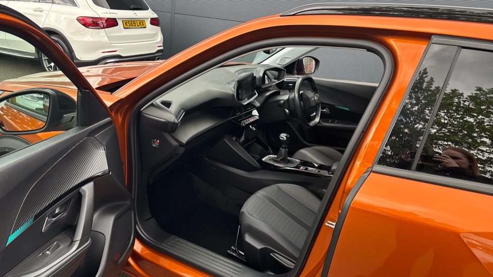 Peugeot 2008 1.2 PureTech Allure Premium 5dr Petrol Estate - Image 27