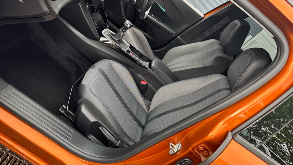 Peugeot 2008 1.2 PureTech Allure Premium 5dr Petrol Estate - Image 29