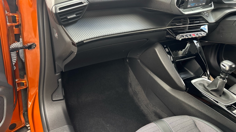 Peugeot 2008 1.2 PureTech Allure Premium 5dr Petrol Estate - Image 30