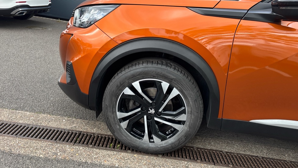 Peugeot 2008 1.2 PureTech Allure Premium 5dr Petrol Estate - Image 33