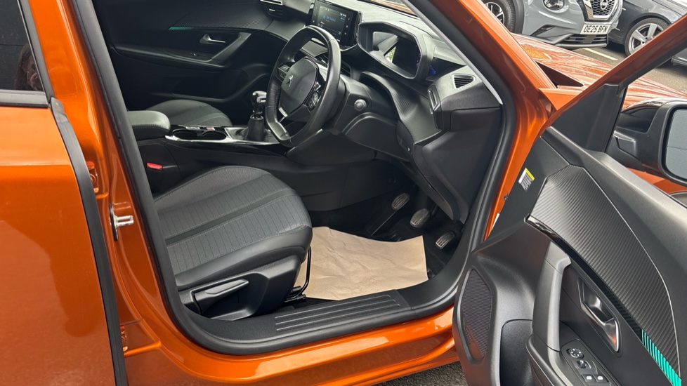 Peugeot 2008 1.2 PureTech Allure Premium 5dr Petrol Estate - Image 37