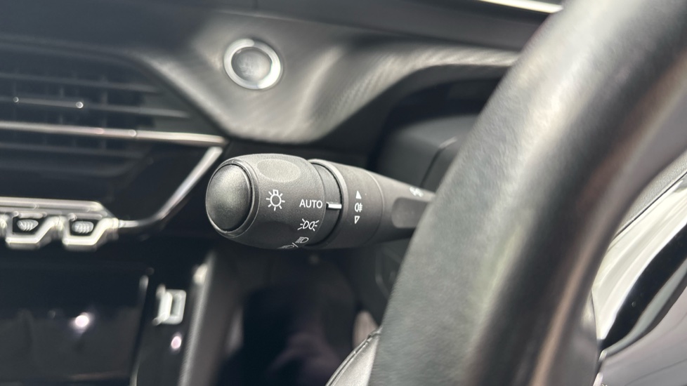 Peugeot 2008 1.2 PureTech Allure Premium 5dr Petrol Estate - Image 49