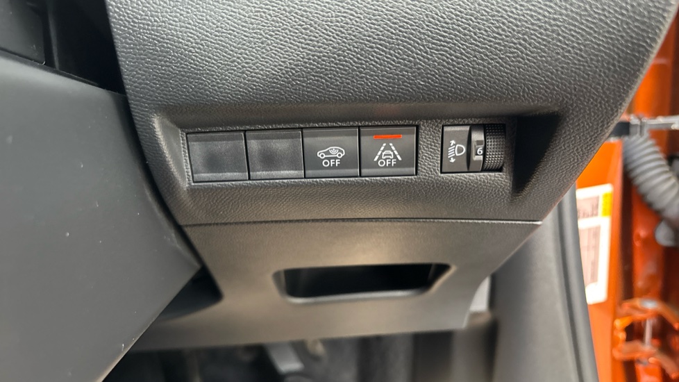 Peugeot 2008 1.2 PureTech Allure Premium 5dr Petrol Estate - Image 53