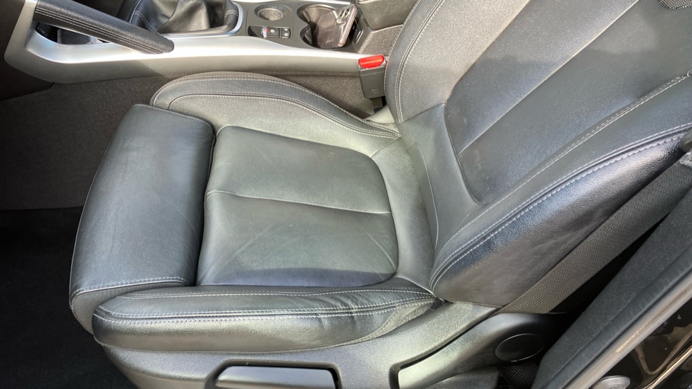 Renault Kadjar 1.3 TCE 160 GT Line 5dr Petrol Hatchback - Image 35