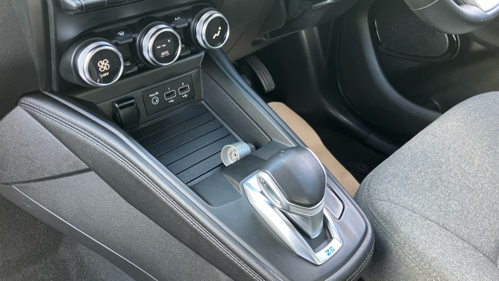 Renault Zoe 100kW Iconic R135 50kWh Rapid Charge 5dr Auto Electric Hatchback - Image 13