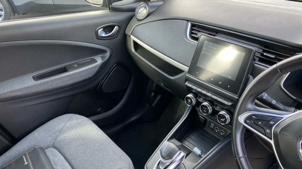 Renault Zoe 100kW Iconic R135 50kWh Rapid Charge 5dr Auto Electric Hatchback - Image 14