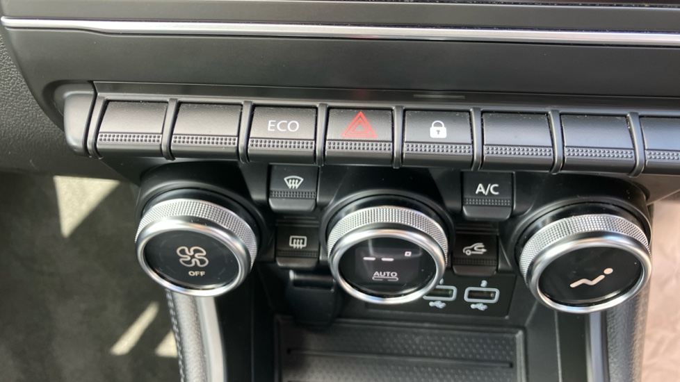 Renault Zoe 100kW Iconic R135 50kWh Rapid Charge 5dr Auto Electric Hatchback - Image 24