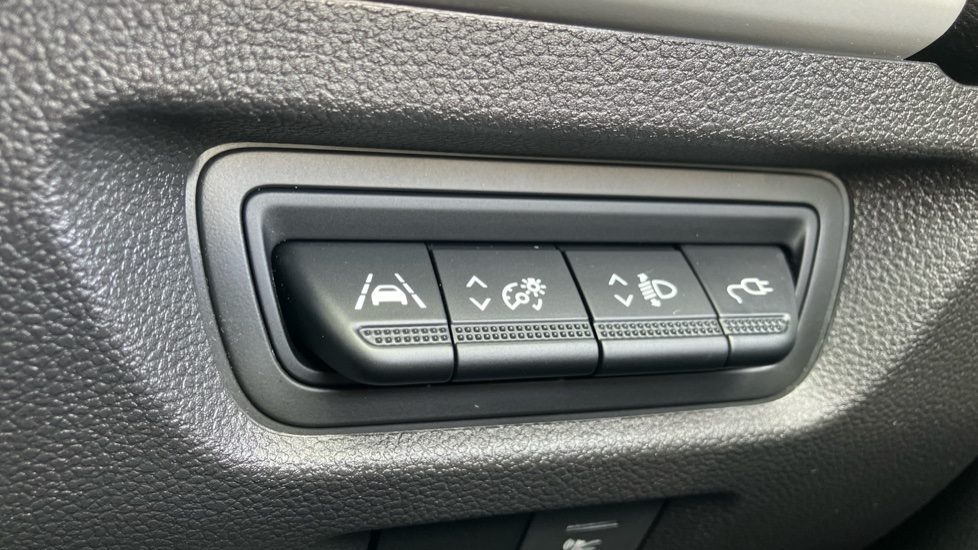 Renault Zoe 100kW Iconic R135 50kWh Rapid Charge 5dr Auto Electric Hatchback - Image 30