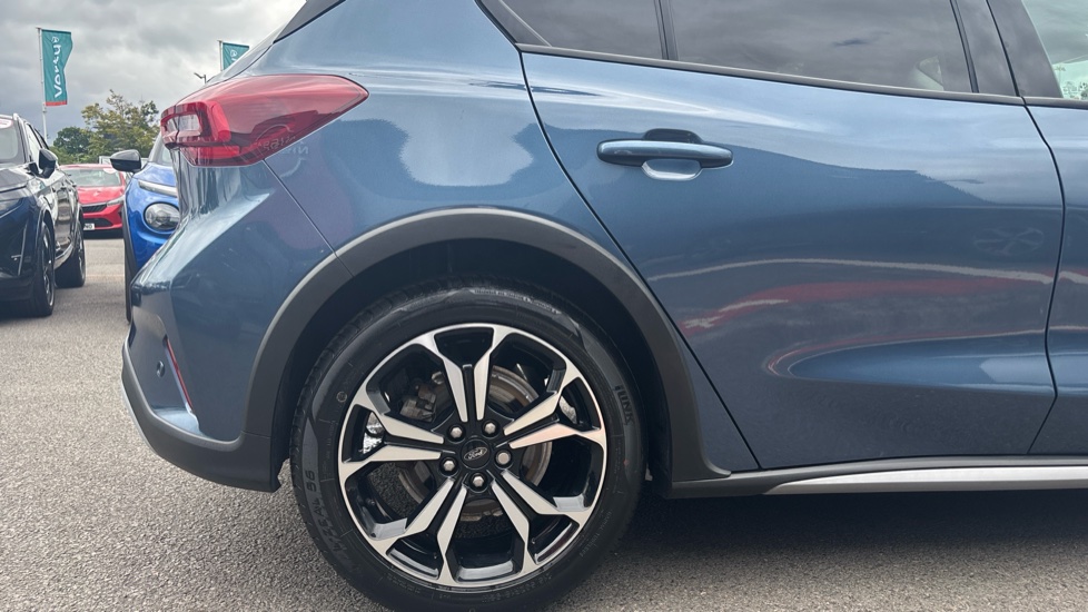 Ford Focus 1.0 EcoBoost Active X 5dr Petrol Hatchback - Image 7