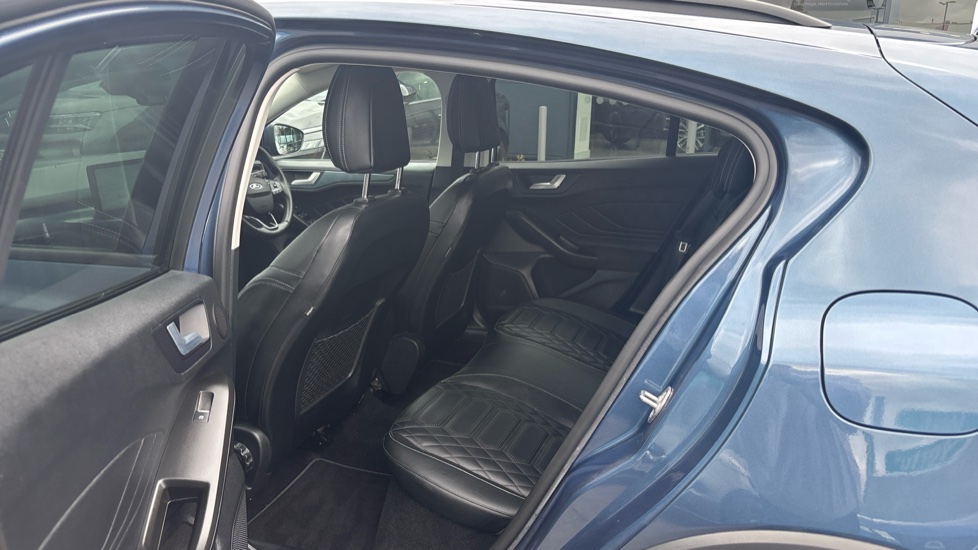 Ford Focus 1.0 EcoBoost Active X 5dr Petrol Hatchback - Image 16