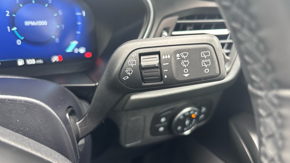 Ford Focus 1.0 EcoBoost Active X 5dr Petrol Hatchback - Image 24