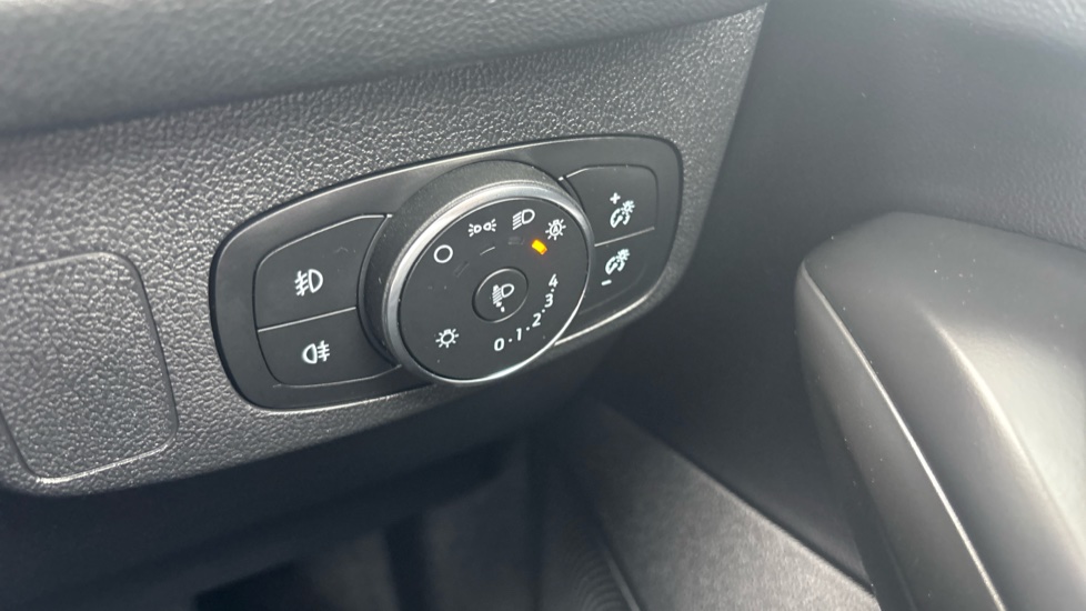 Ford Focus 1.0 EcoBoost Active X 5dr Petrol Hatchback - Image 25
