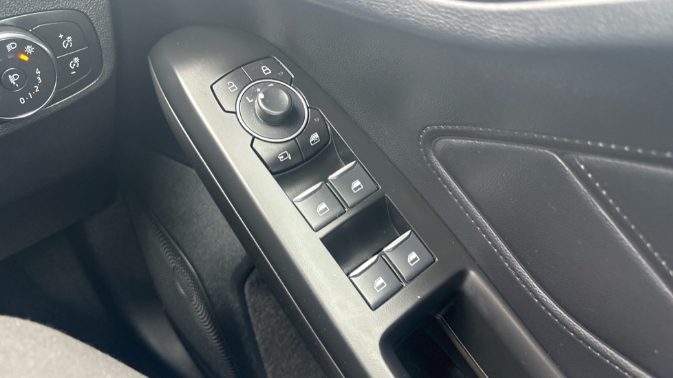 Ford Focus 1.0 EcoBoost Active X 5dr Petrol Hatchback - Image 26