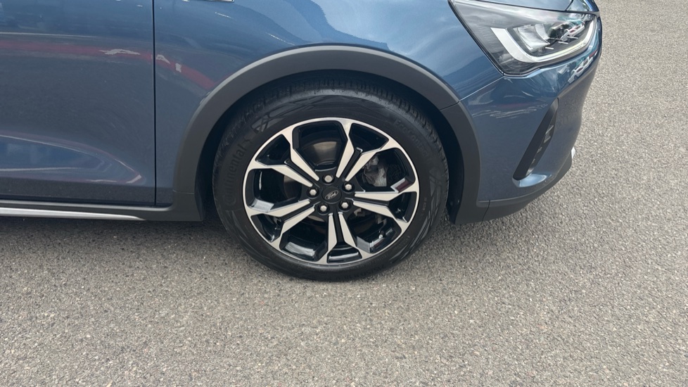 Ford Focus 1.0 EcoBoost Active X 5dr Petrol Hatchback - Image 44