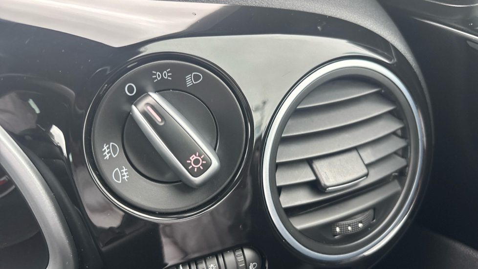 Volkswagen Beetle 2.0 TDI Sport 3dr Diesel Hatchback - Image 25