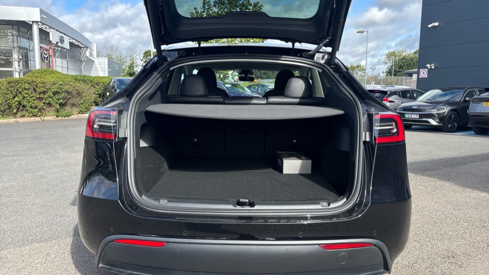Tesla Model Y Long Range AWD 5dr Auto Electric Hatchback - Image 4