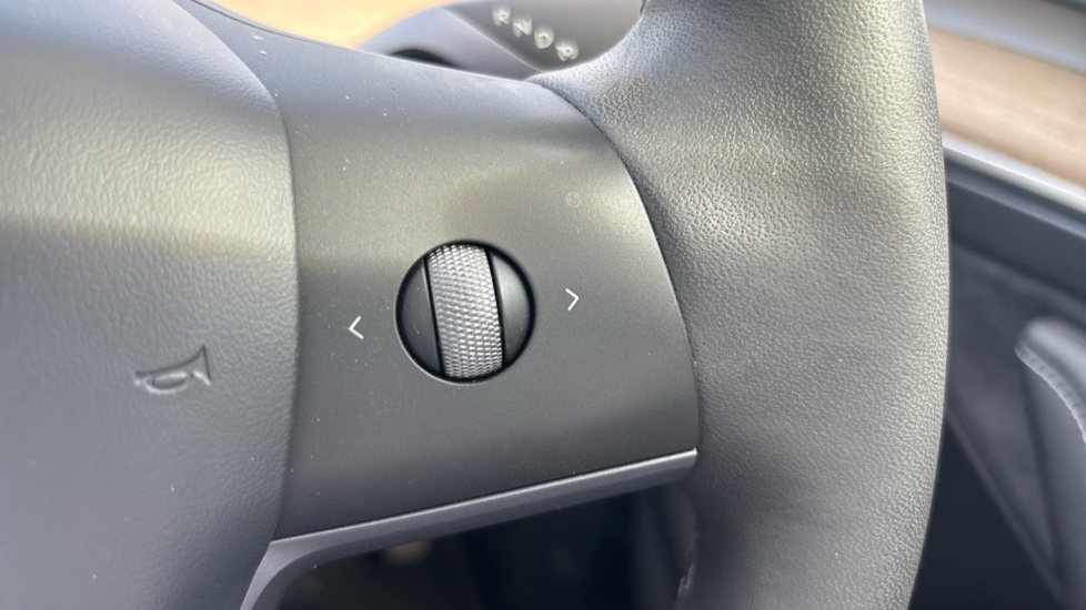 Tesla Model Y Long Range AWD 5dr Auto Electric Hatchback - Image 23
