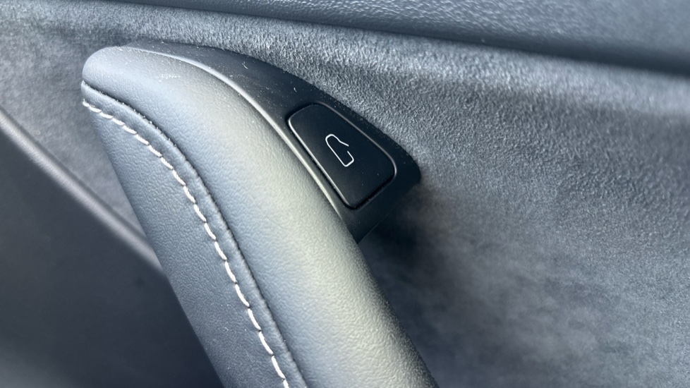 Tesla Model Y Long Range AWD 5dr Auto Electric Hatchback - Image 26