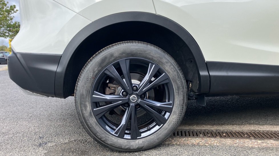 Nissan Qashqai 1.5 dCi N-Connecta 5dr Diesel Hatchback - Image 7