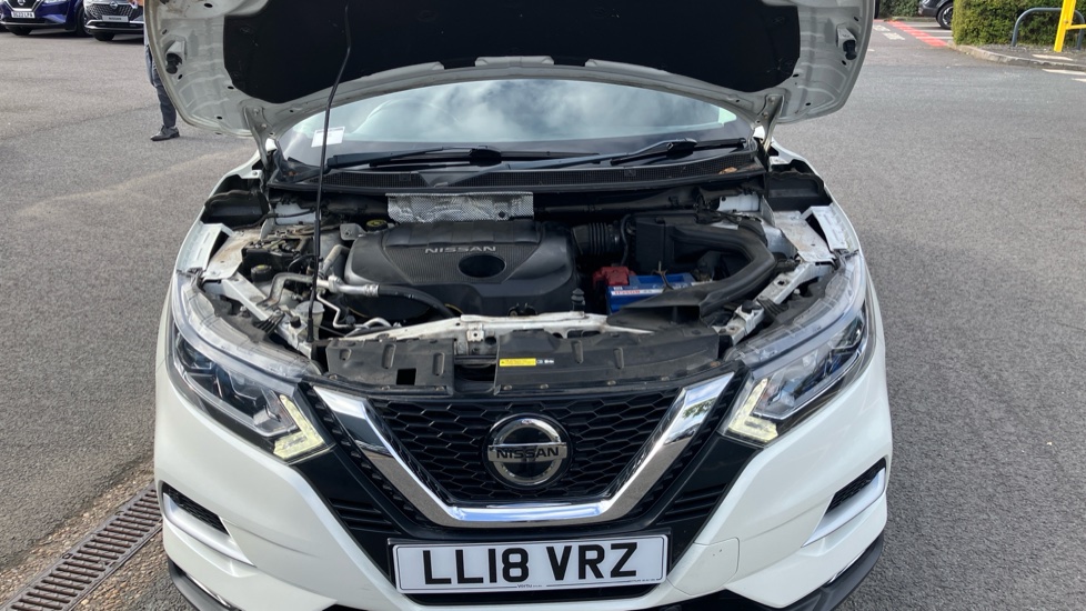 Nissan Qashqai 1.5 dCi N-Connecta 5dr Diesel Hatchback - Image 8