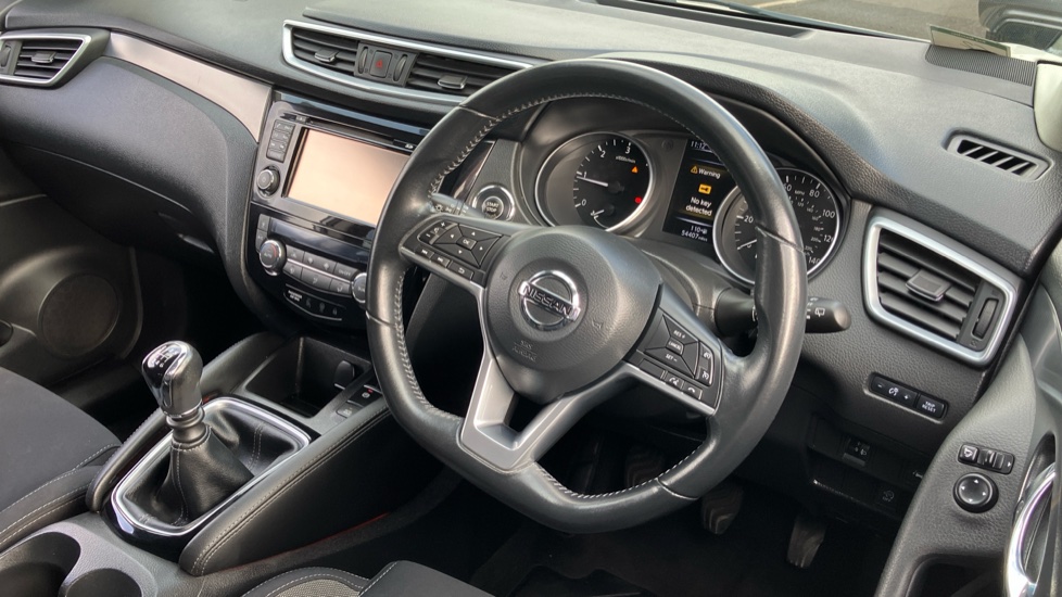 Nissan Qashqai 1.5 dCi N-Connecta 5dr Diesel Hatchback - Image 11