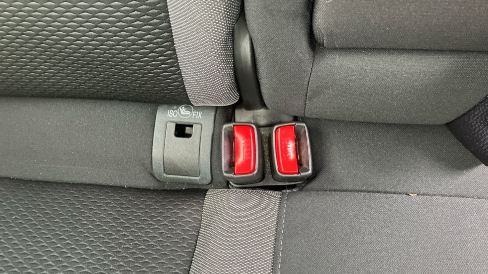 Nissan Qashqai 1.5 dCi N-Connecta 5dr Diesel Hatchback - Image 17
