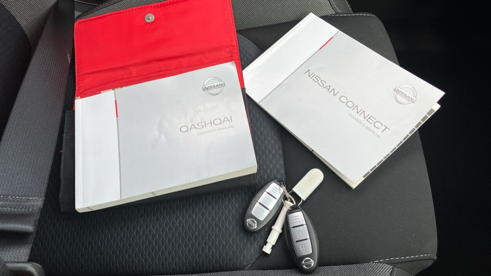 Nissan Qashqai 1.5 dCi N-Connecta 5dr Diesel Hatchback - Image 19