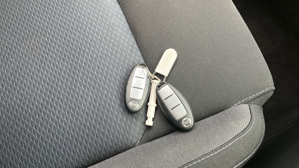 Nissan Qashqai 1.5 dCi N-Connecta 5dr Diesel Hatchback - Image 20