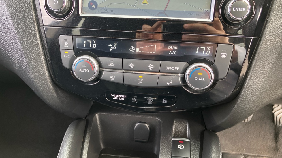 Nissan Qashqai 1.5 dCi N-Connecta 5dr Diesel Hatchback - Image 21