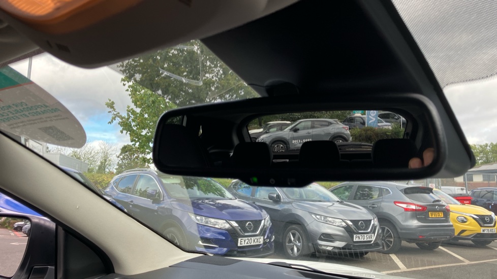 Nissan Qashqai 1.5 dCi N-Connecta 5dr Diesel Hatchback - Image 24