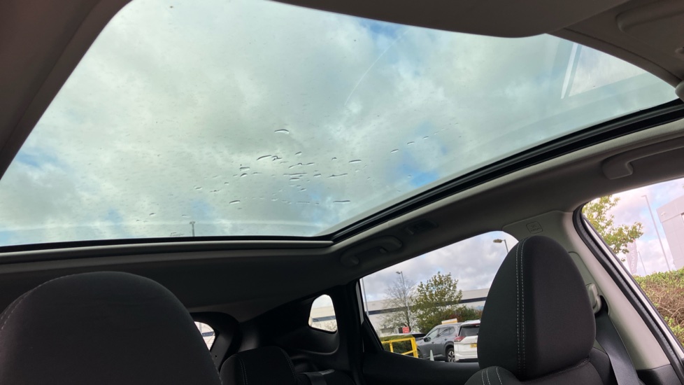 Nissan Qashqai 1.5 dCi N-Connecta 5dr Diesel Hatchback - Image 26