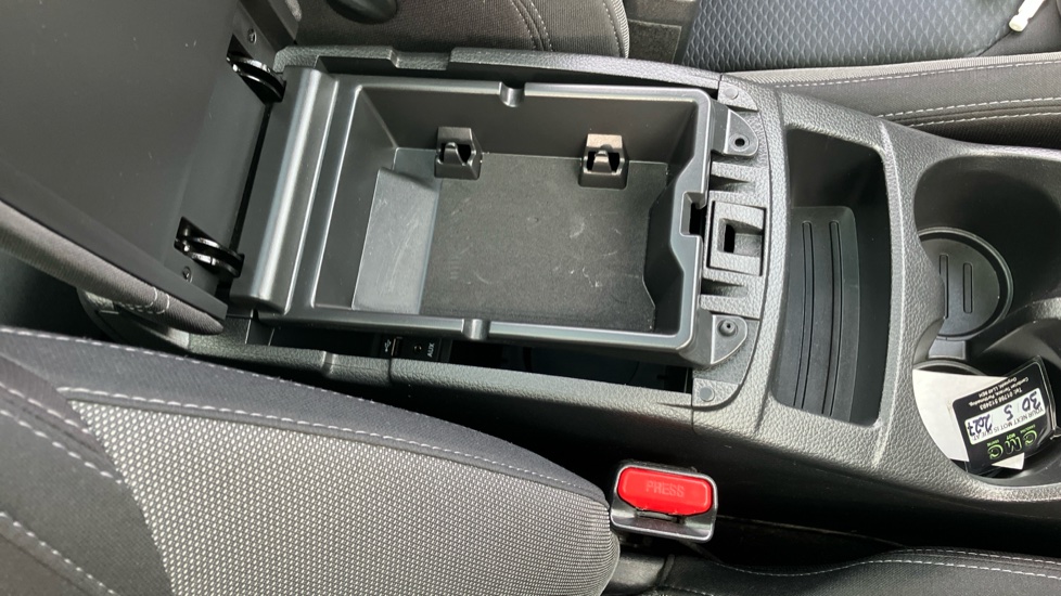 Nissan Qashqai 1.5 dCi N-Connecta 5dr Diesel Hatchback - Image 28