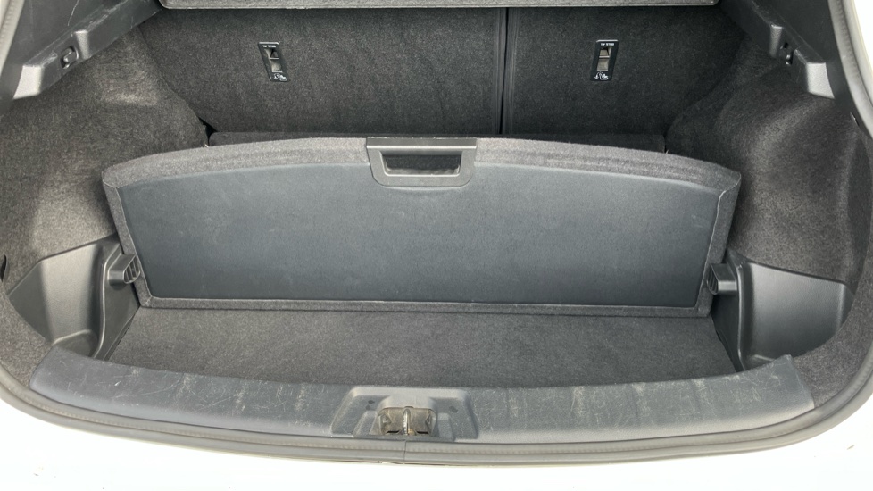 Nissan Qashqai 1.5 dCi N-Connecta 5dr Diesel Hatchback - Image 33
