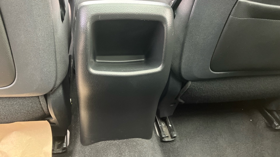 Nissan Qashqai 1.5 dCi N-Connecta 5dr Diesel Hatchback - Image 35