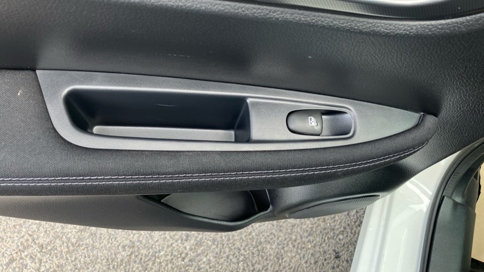 Nissan Qashqai 1.5 dCi N-Connecta 5dr Diesel Hatchback - Image 36