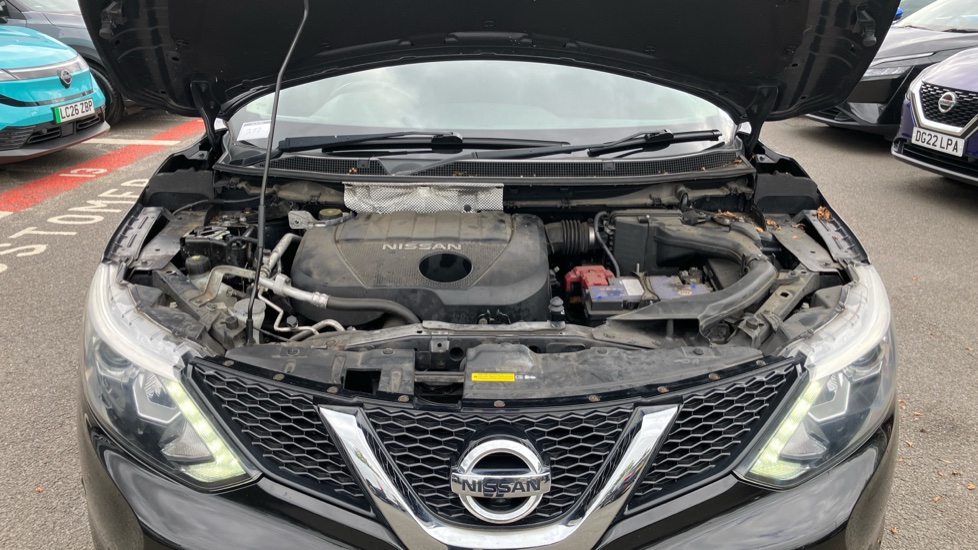 Nissan Qashqai 1.5 dCi Tekna 5dr Diesel Hatchback - Image 8